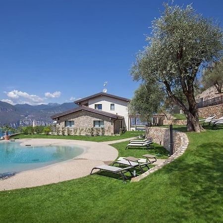 Villa Divina - Apt Prima Con Piscina E Vista Lago Кастеллетто-ди-Бренцоне Экстерьер фото
