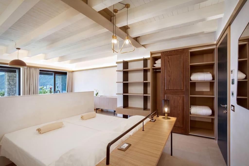 Villa Divina - Apt Prima Con Piscina E Vista Lago Кастеллетто-ди-Бренцоне Экстерьер фото