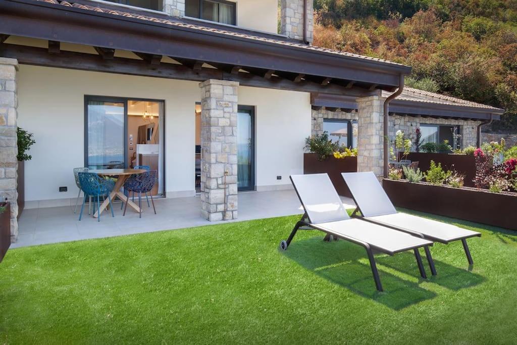 Villa Divina - Apt Prima Con Piscina E Vista Lago Кастеллетто-ди-Бренцоне Экстерьер фото