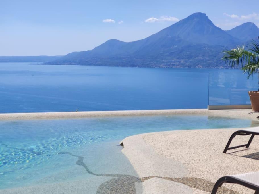 Villa Divina - Apt Prima Con Piscina E Vista Lago Кастеллетто-ди-Бренцоне Экстерьер фото