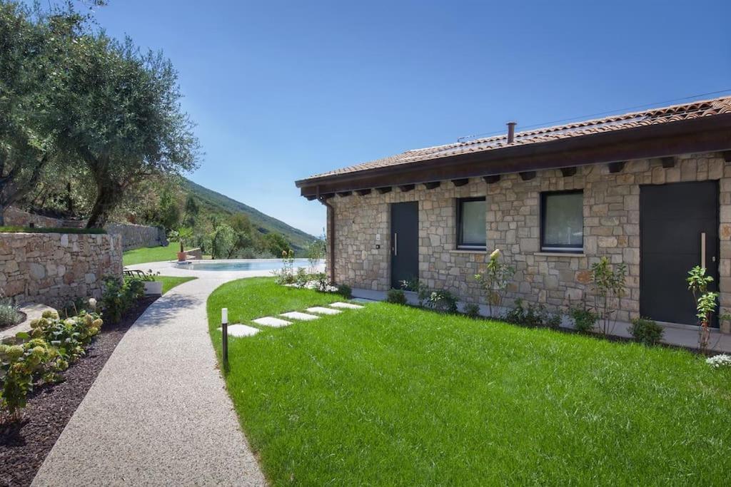 Villa Divina - Apt Prima Con Piscina E Vista Lago Кастеллетто-ди-Бренцоне Экстерьер фото
