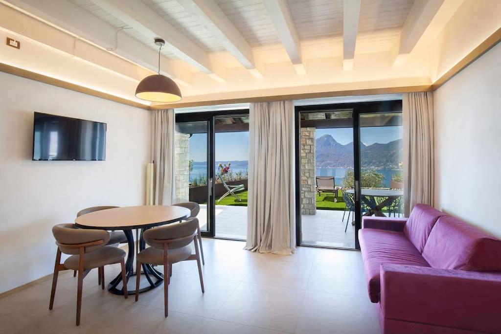 Villa Divina - Apt Prima Con Piscina E Vista Lago Кастеллетто-ди-Бренцоне Экстерьер фото