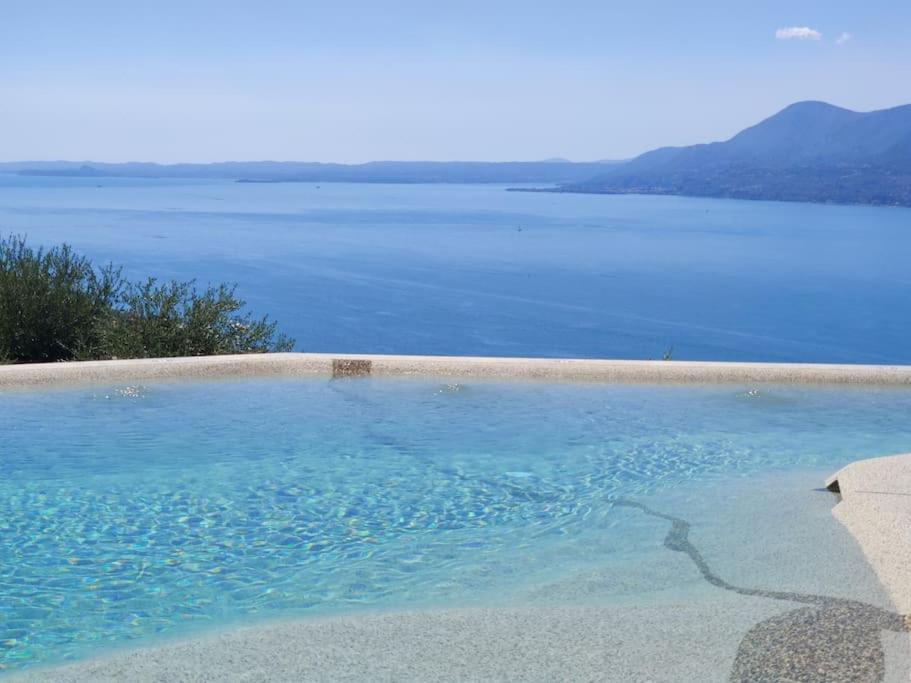 Villa Divina - Apt Prima Con Piscina E Vista Lago Кастеллетто-ди-Бренцоне Экстерьер фото